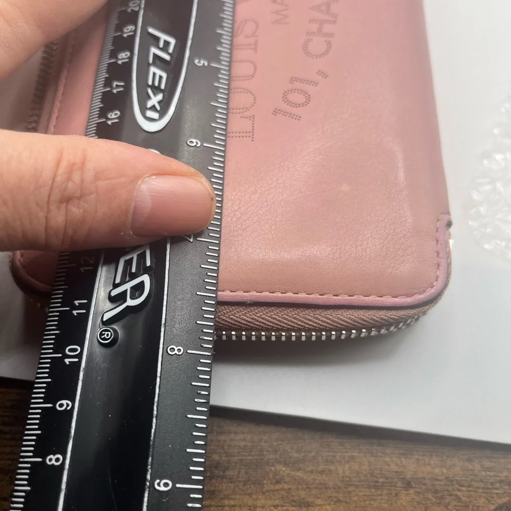 Louis Vuitton Articles De Voyage Zippy Wallet